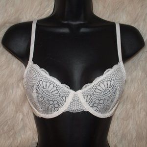 White Lace BRA BY LUVFETTE SIZE 32D USED FOR PHOTO SHOOT